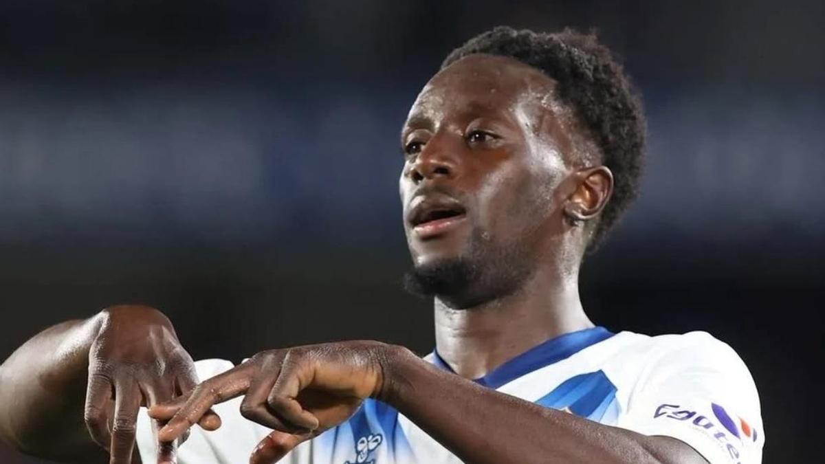 Diarra celebra un gol con el CD Tenerife.