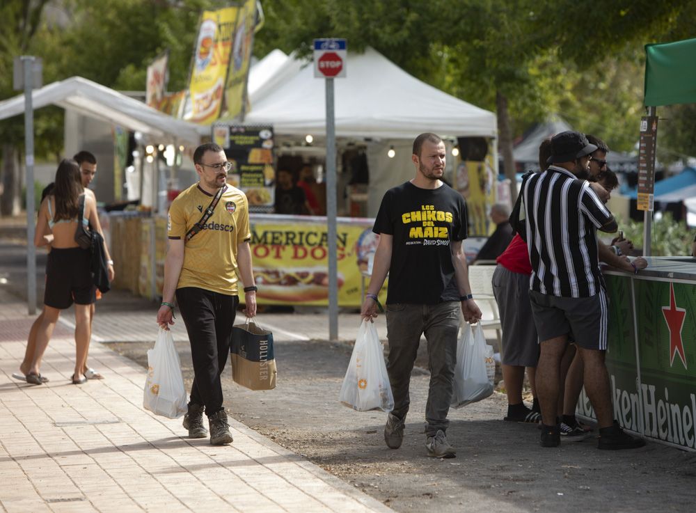 Segundo día de acampada en el festival Festardor del Port de Sagunt.