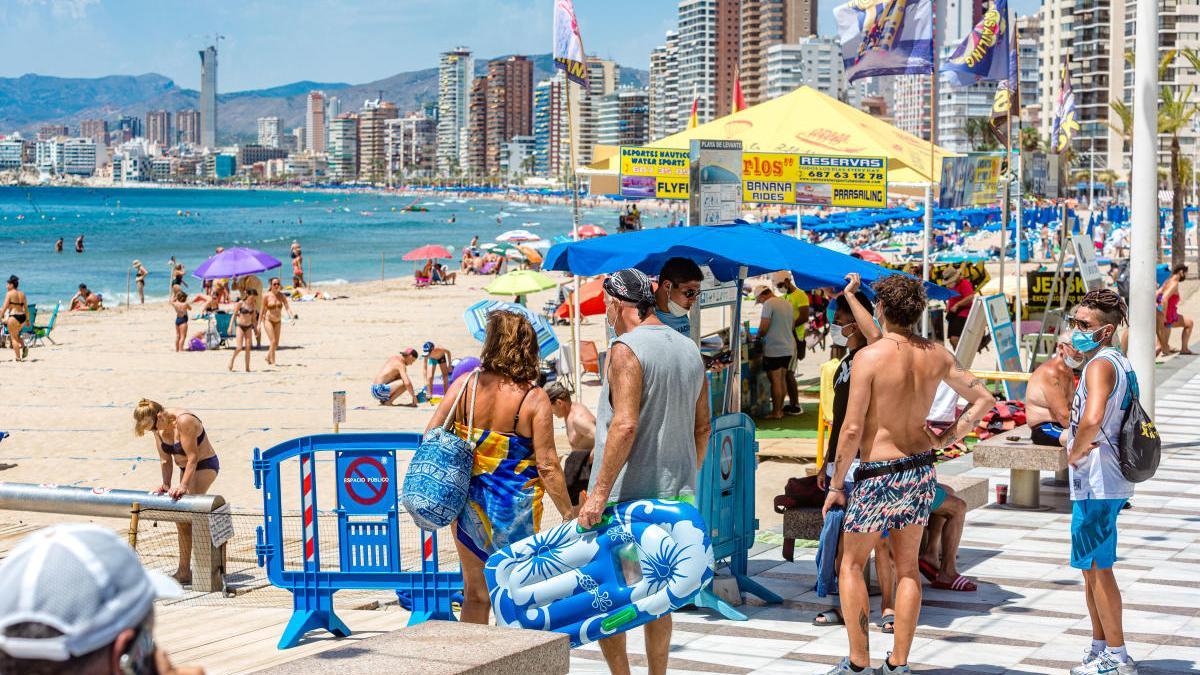 Consulta aquí la disponibilidad de parcelas en la playa de Benidorm. DAVID REVENGA