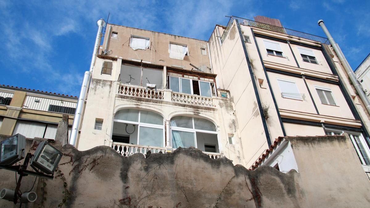Edificio que adquirirá parcialmente el Ayuntamiento de Tarragona para ampliar el proyecto de Jujol y el Teatre Metropol.