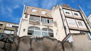 Edificio que adquirirá parcialmente el Ayuntamiento de Tarragona para ampliar el proyecto de Jujol y el Teatre Metropol.