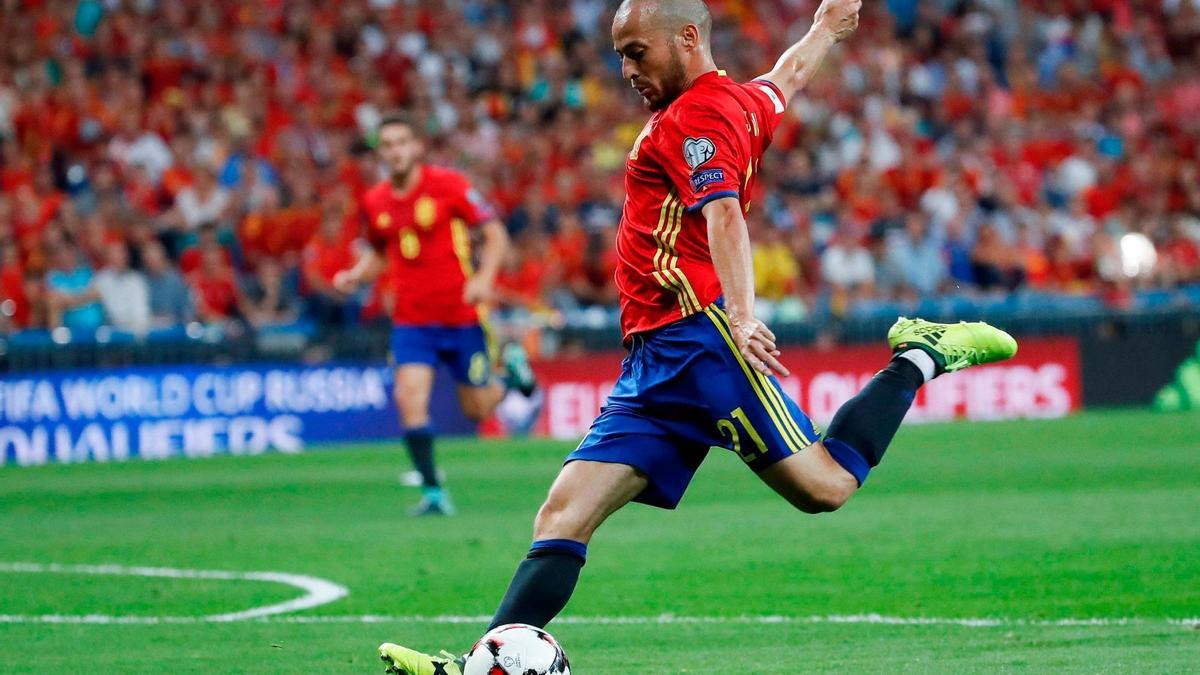 David Silva durante la disputa de un partido con la selección española.