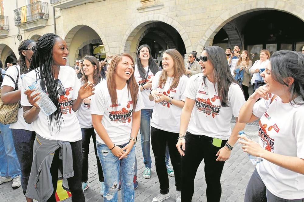 2015 · Les jugadores de l’Uni celebren la Lliga