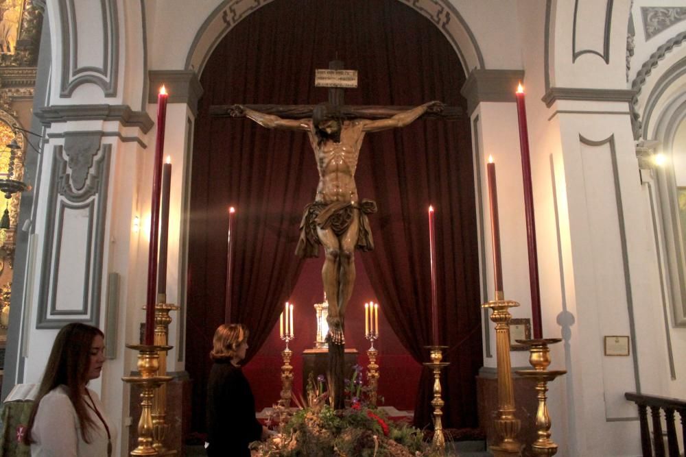 Besapié magno organizado por las cofradías de Málaga.