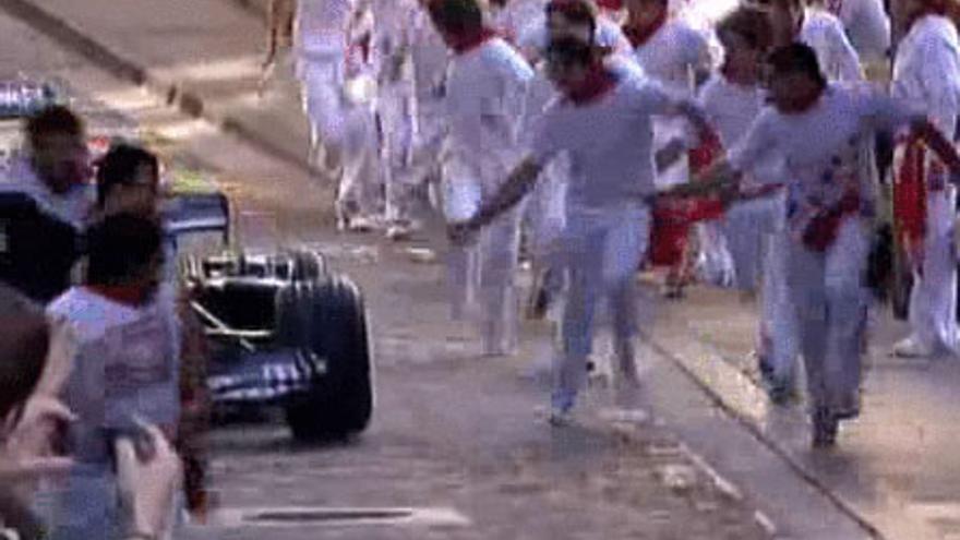 Dos monoplazas de F1 protagonizan el primer &#039;encierro&#039; de los Sanfermines