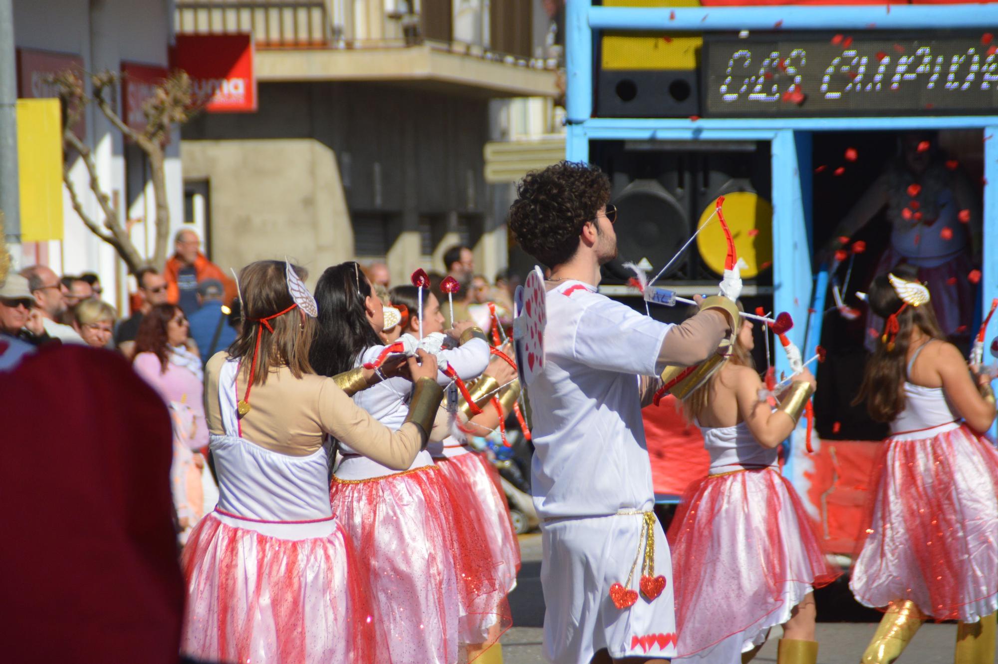L'Escala vibra amb una rua de carnaval carregada d'imaginació