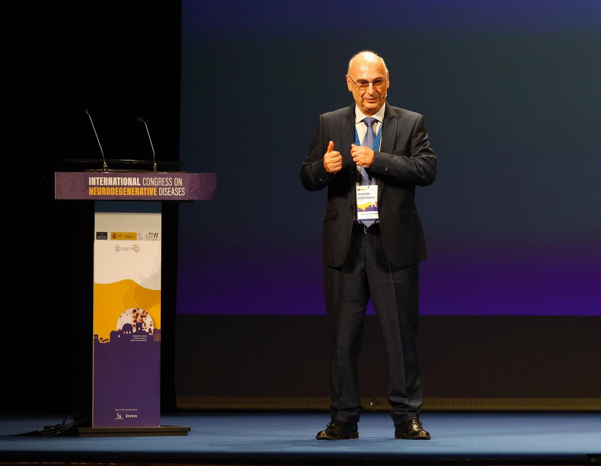 Mojica realizó su disertación en inglés y con un elevado nivel técnico en su discurso inaugural del Congreso Internacional de Enfermedades Neurodegenerativas de Elche