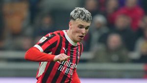 Álex Jiménez está brillando en el carril derecho del Milan