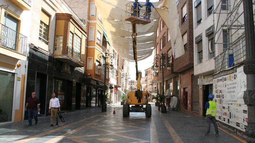 Medio Ambiente estudia ampliar la extensión de toldos de ‘sombreo’ por el casco antiguo de Lorca