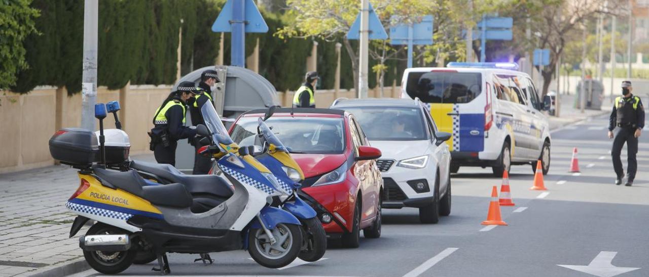 Un sindicato acusa al Ayuntamiento de Sant Joan de «imponer» el nuevo horario de los policías locales