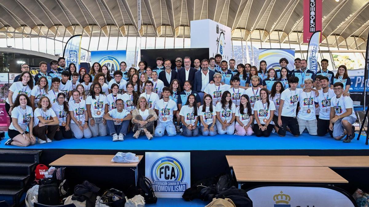 Foto de familia del voluntariado en la última edición de Expodeca.