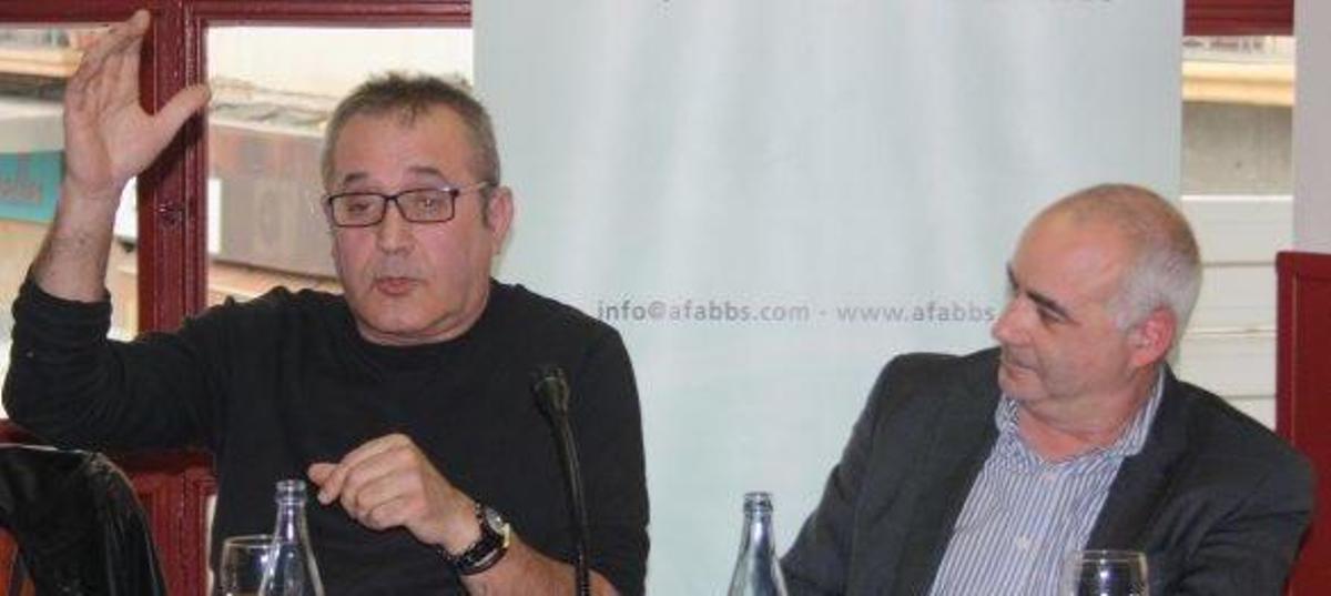 A la dreta, el pallasso Marcel Gros, amfitrió de la xerrada, amb Pep Garcia, membre de l'entitat