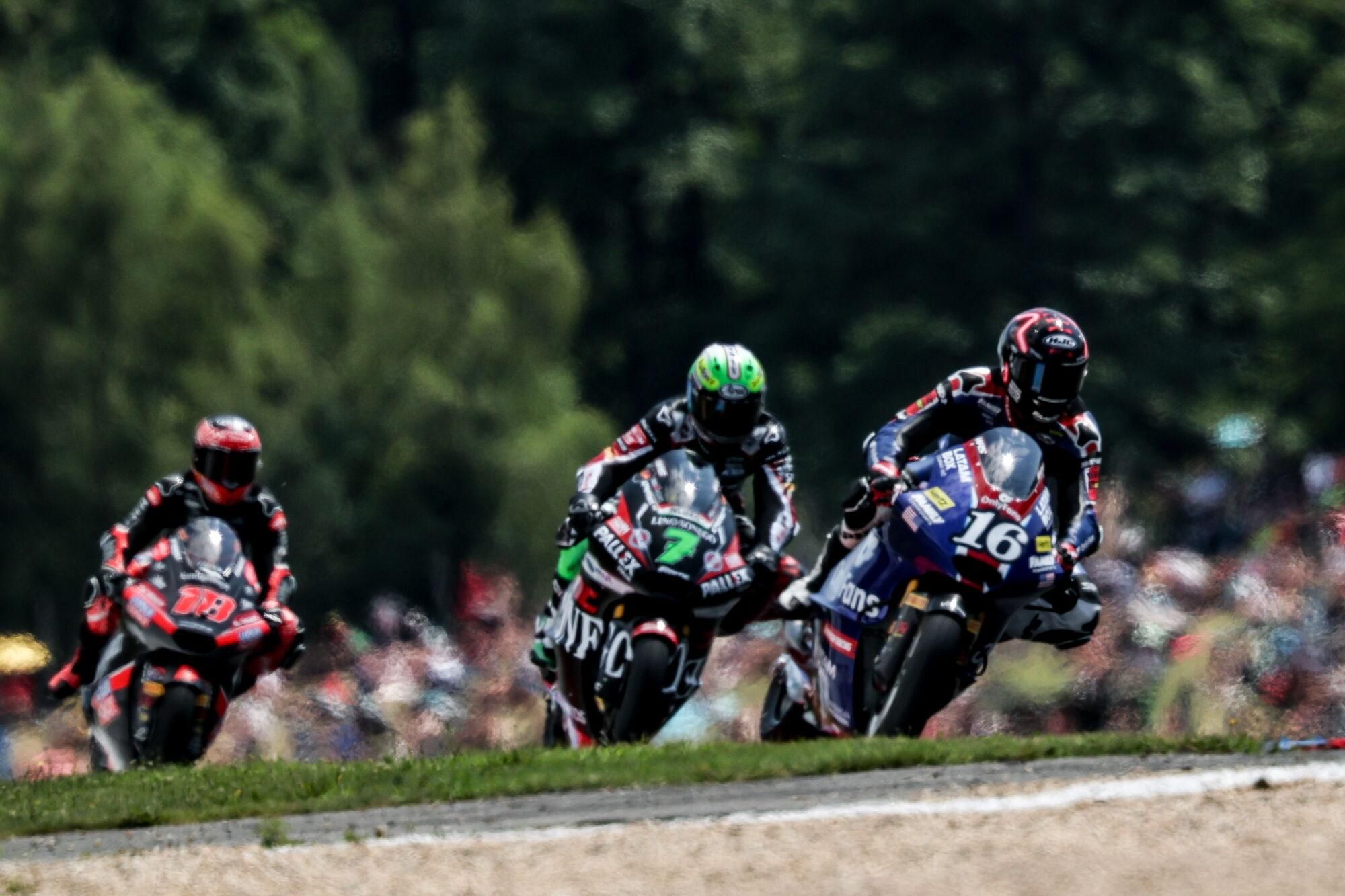 BRNO (Czech Republic), 20/07/2025.- OnlyFans American Racing Team's Moto2 rider Joe Roberts (R) competes in the Motorcycling Grand Prix of Czechia at the Automotodrom Brno racetrack in Brno, Czechia, 20 July 2025. (Motociclismo) EFE/EPA/FILIP SINGER