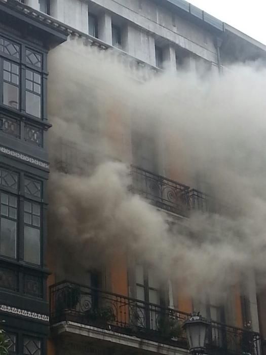 Incendio en la calle Uría de Oviedo