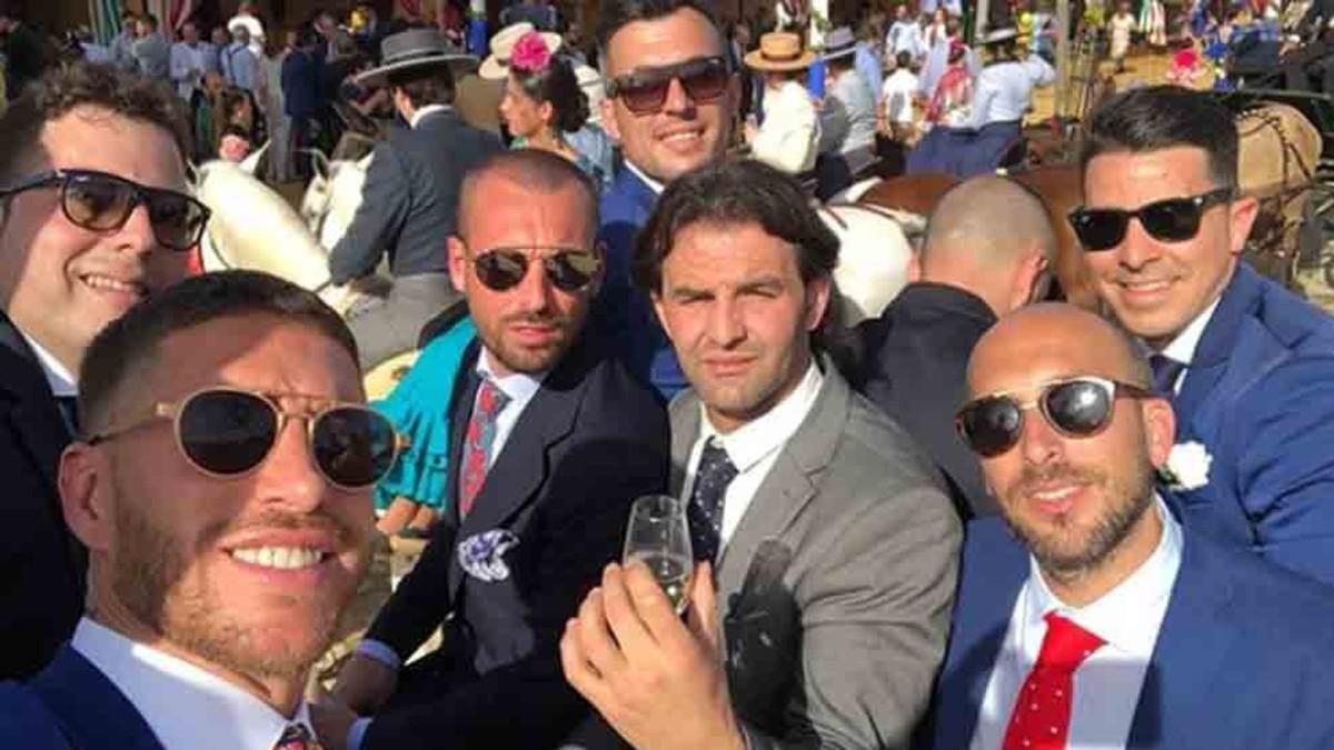 Sergio Ramos, con unos amigos en la Feria de Abril