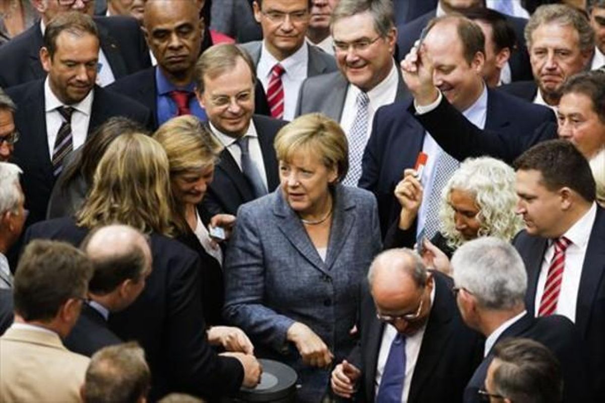 Angela Merkel, ahir, al Bundestag durant la votació. Angela Merkel, ahir, al Bundestag durant la votació.