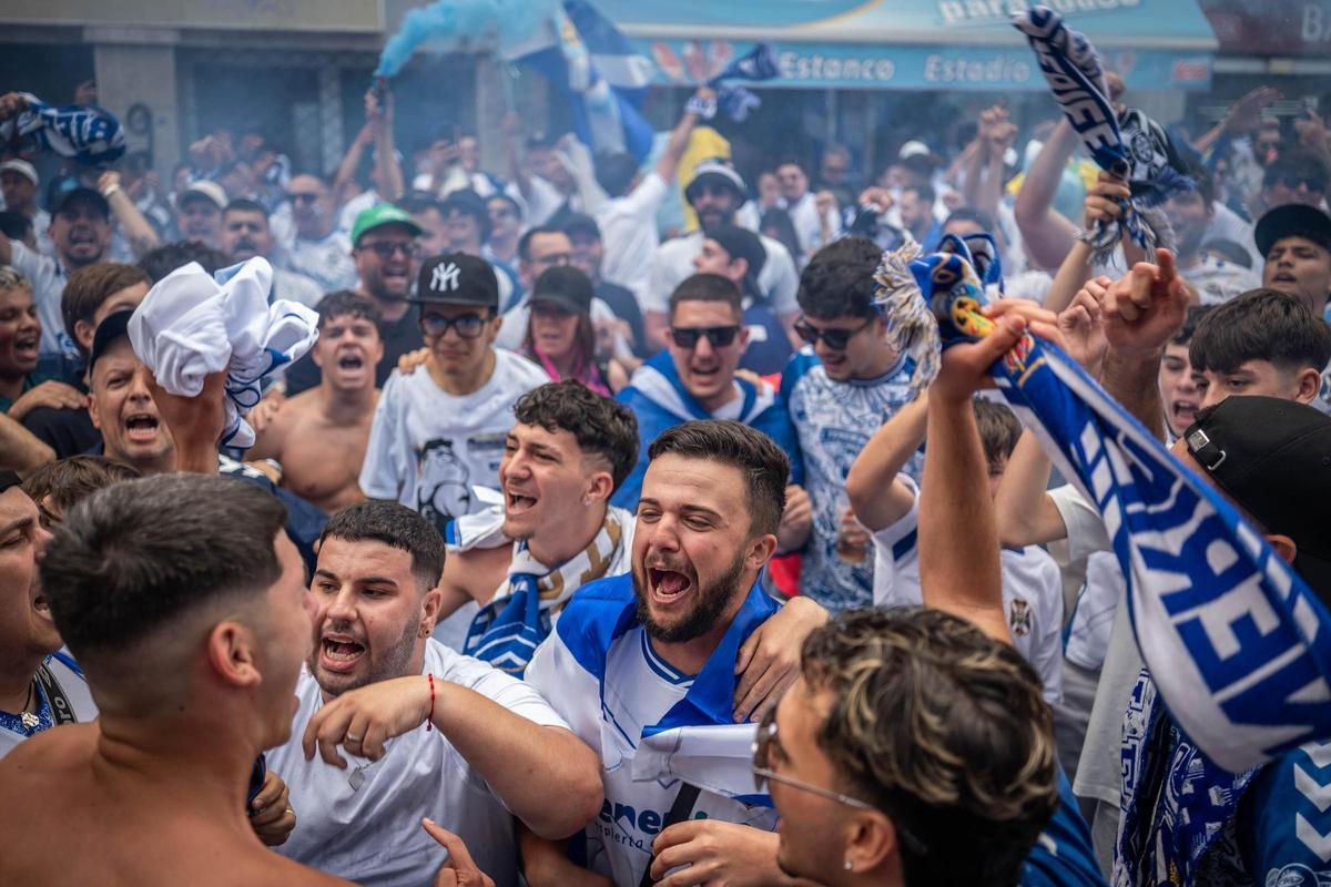 Así vive la afición del CD Tenerife la vuelta a Segunda División