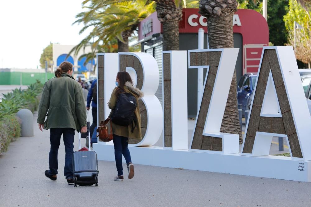 El aeropuerto de Ibiza sigue siendo un coladero de peninsulares