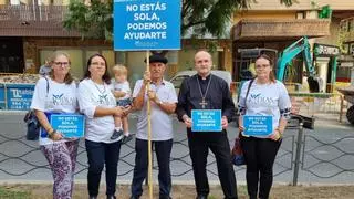 El obispo Munilla se manifiesta contra el aborto frente a una clínica en Alicante