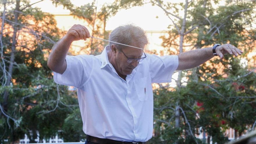 Díaz Alcaina se jubila como director de la Banda Sinfónica Municipal de Alicante después de 16 años