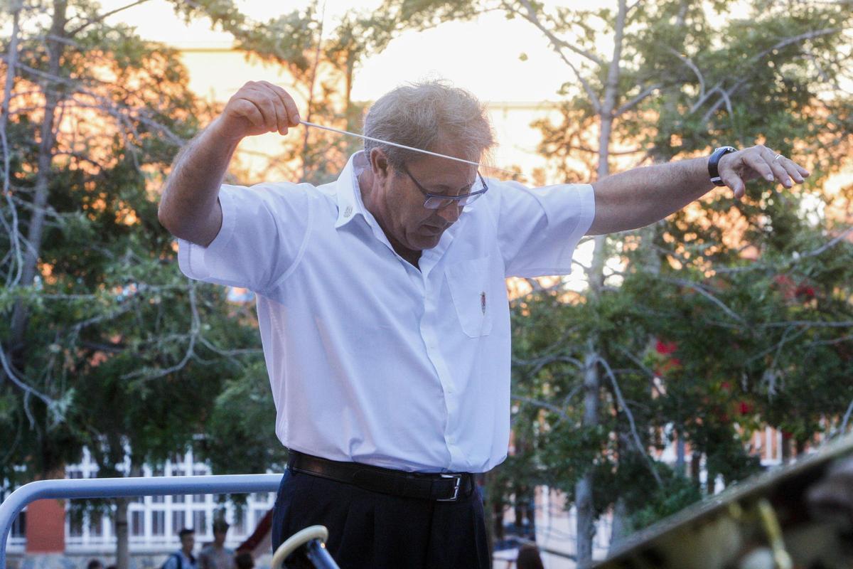 José Vicente Díaz Alcaina, dirigiendo a la banda