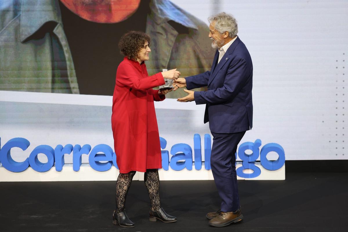 El siguiente en recibir el galardón ha sido el periodista y escritor Manuel Rivas en Artes y Comunicación