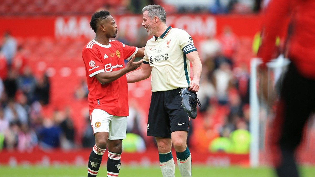 Evra y Carragher en el partido amistoso de leyendas