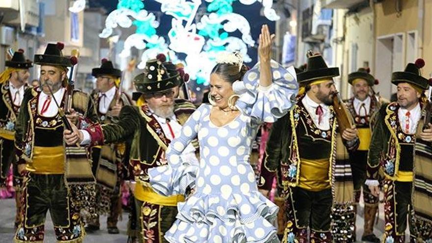 Más de mil personas participan de forma activa en las centenarias fiestas de Moros y Cristianos de Monforte del Cid.