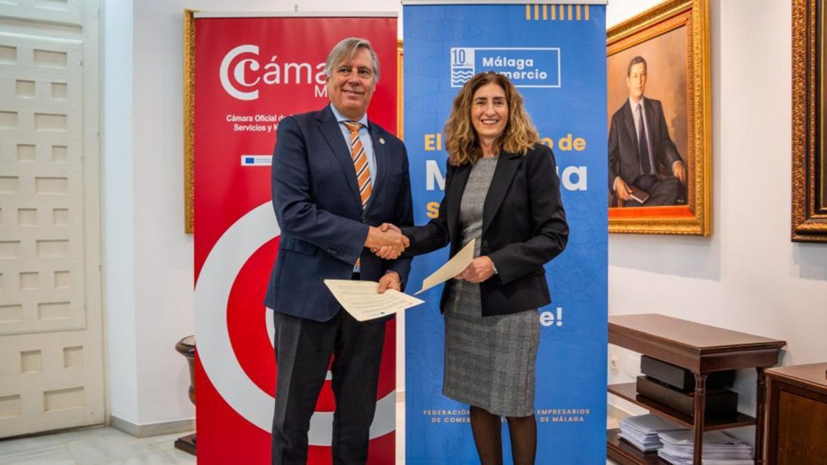 José Carlos Escribano y Lorena García, en la firma del acuerdo.