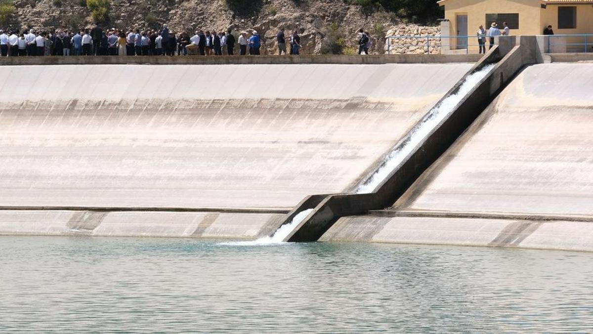 El Gobierno ha accedido a firmar un convenio que garantiza agua del Júcar hasta 2031. / 