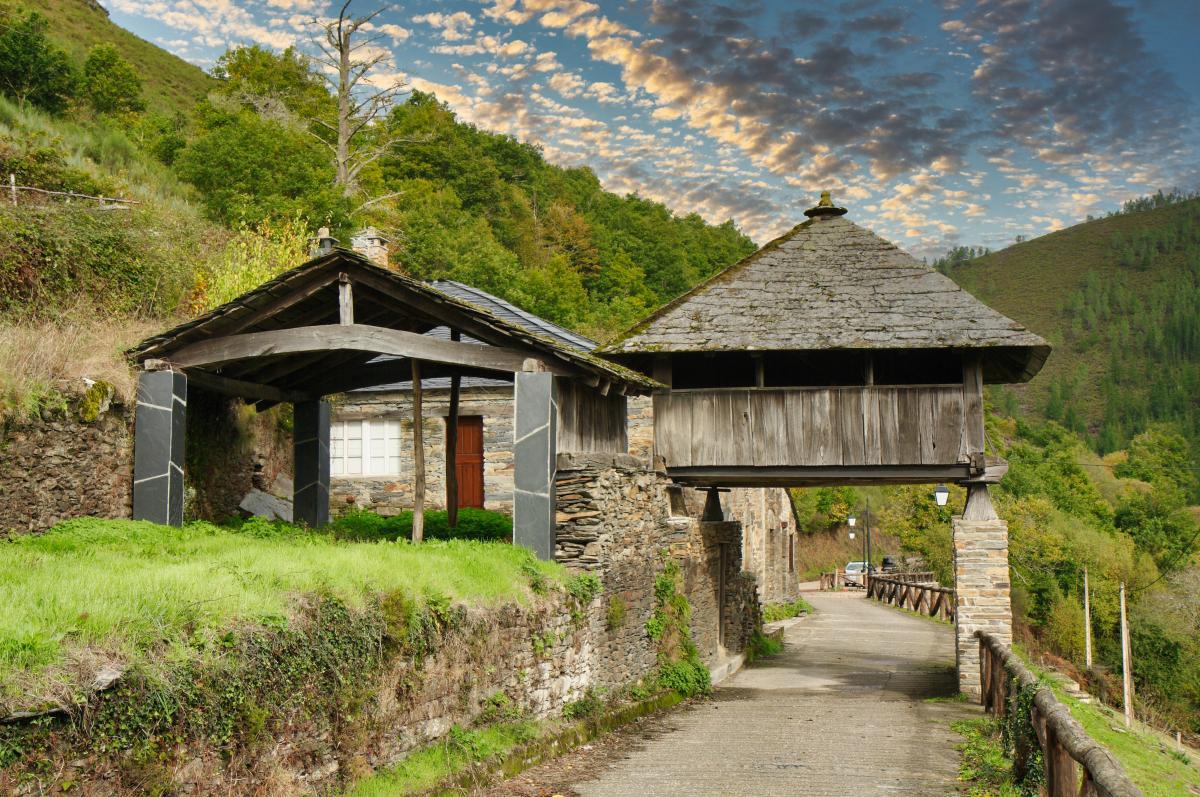 Arquitectura típica en la aldea de Ferreira (Santa Eulalia de Oscos).