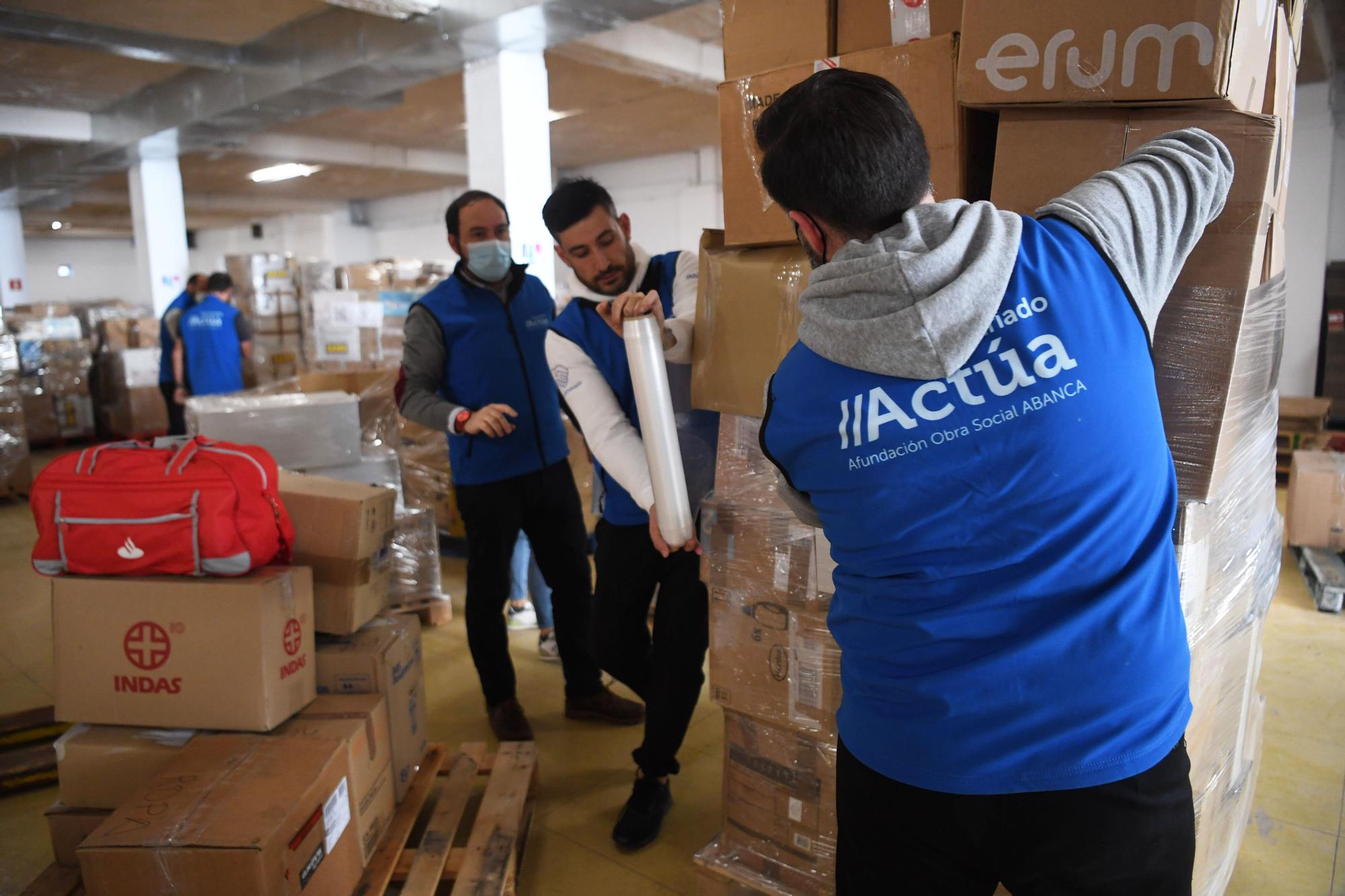 Sale de A Coruña el primer camión con 23 toneladas de ayuda humanitaria para Ucrania