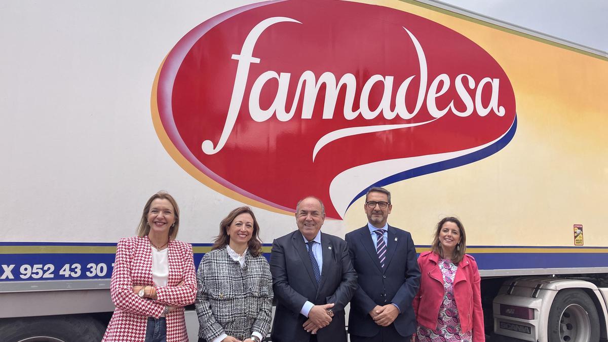 La delegada del Gobierno andaluz en Málaga, Patricia Navarro, junto a otros responsables autonómicos y a Federico Beltrán, presidente de Famadesa.