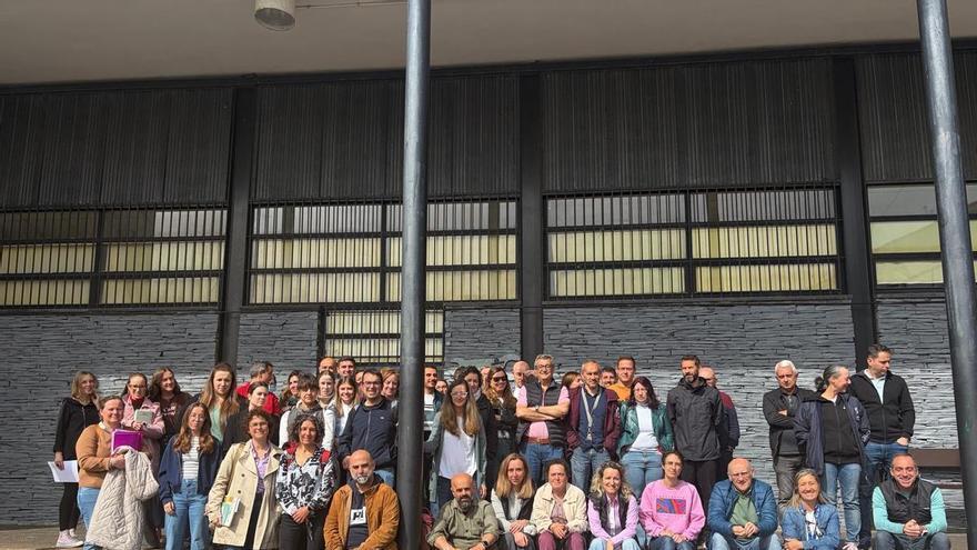 El Galileo Galilei, de Navia, sale en defensa de una trabajadora con 18 años de experiencia que pierde su plaza en el instituto naviego "de manera injusta"