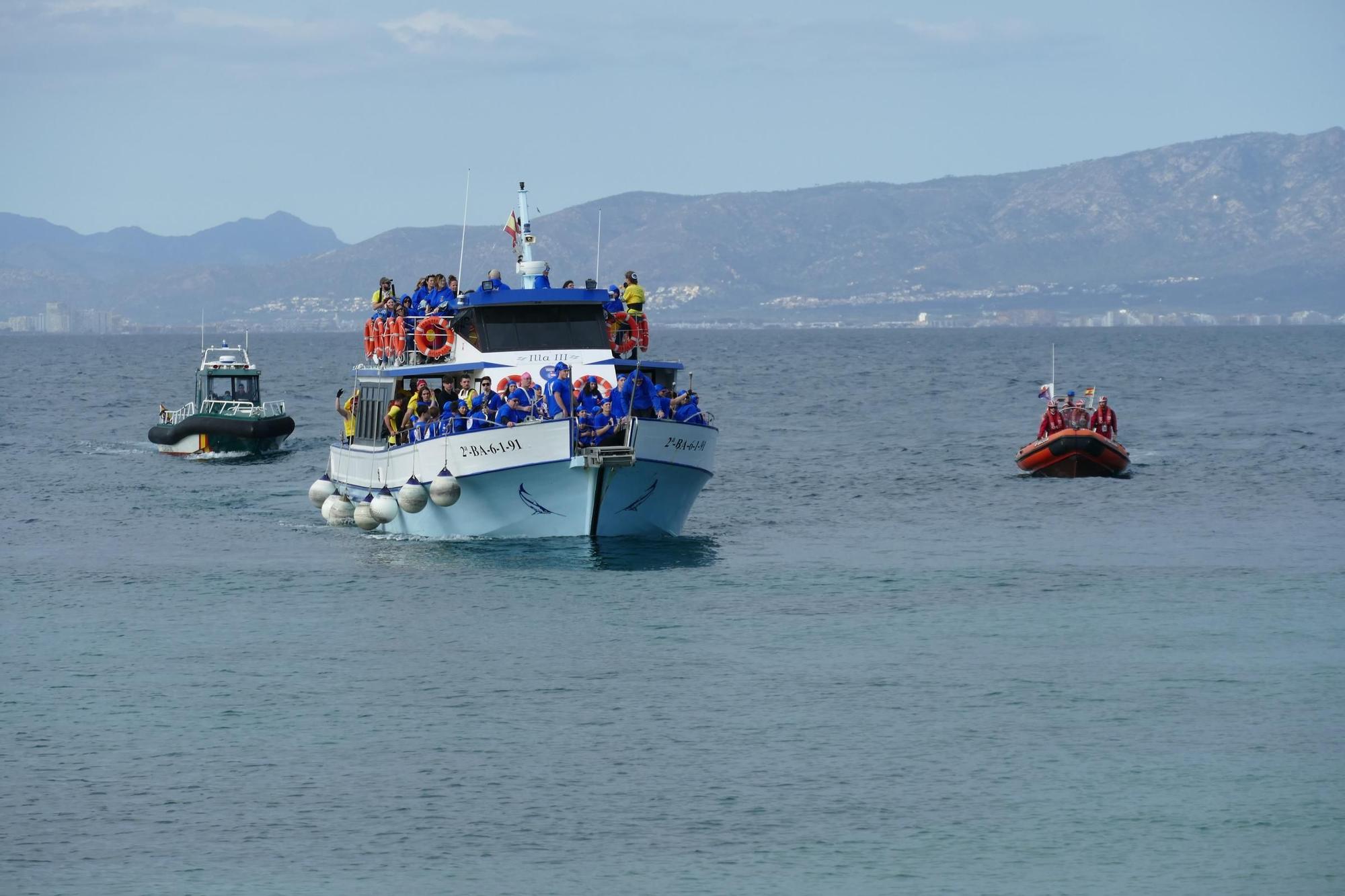 La Batuscala celebra 10 anys desembarcant a la platja de les Barques de l'Escala