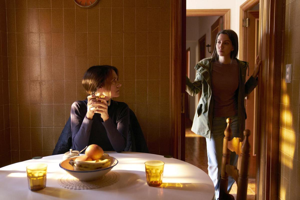 Fotograma del cortometraje sobre la dana 'Todo lo que perdimos', de Belén Mayordomo, interpretado por Eva Santolaria.