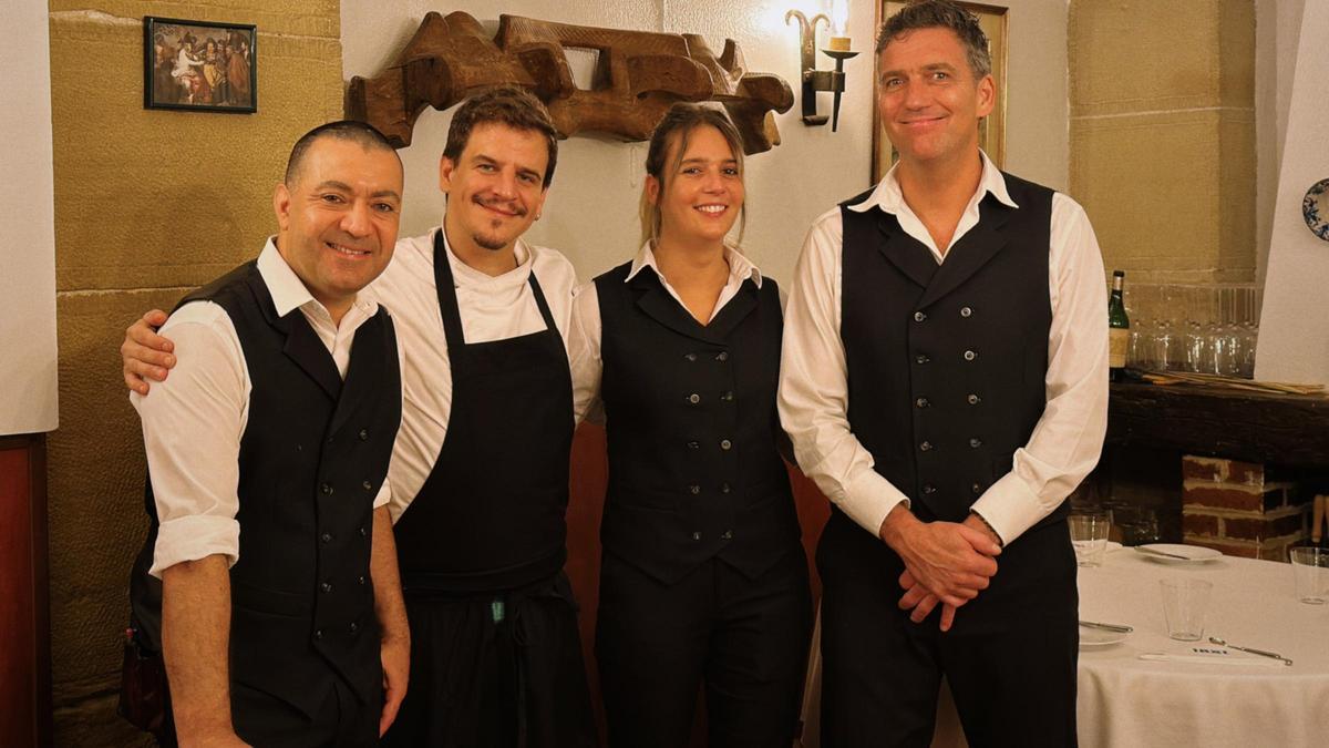 Martín Flea, Nicola Baron, Giulia Ugloni y Antxen Guruzeta, en el restaurante Ibai.