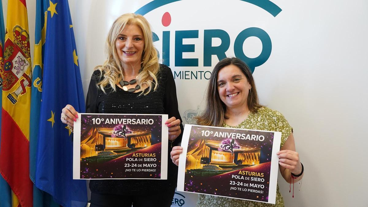 Por la izquierda, Aurora Cienfuegos y Vanessa Cascales, con el cartel de la competición
