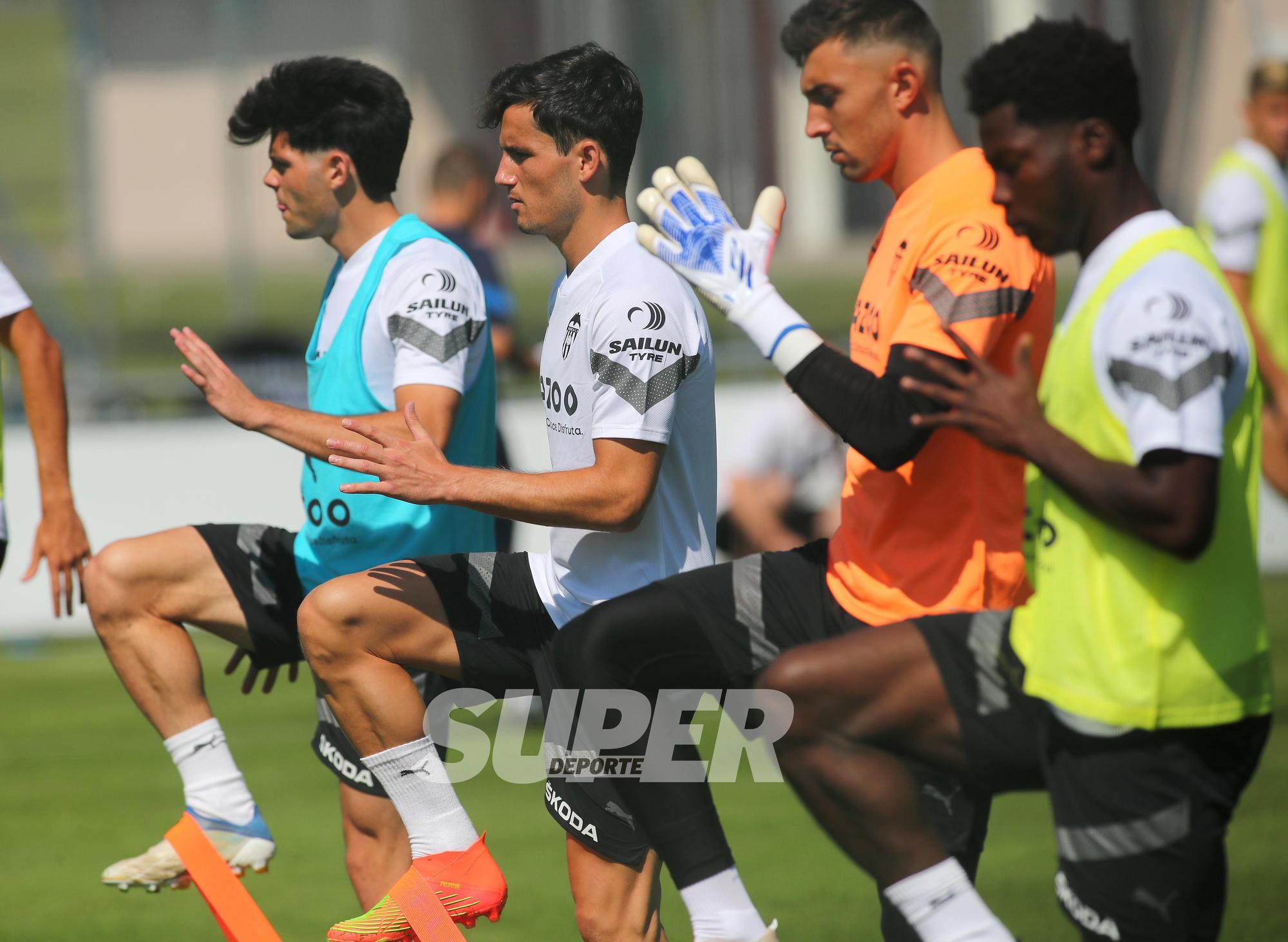 Así ha sido el primer entrenamiento del Valencia CF en tierras suizas