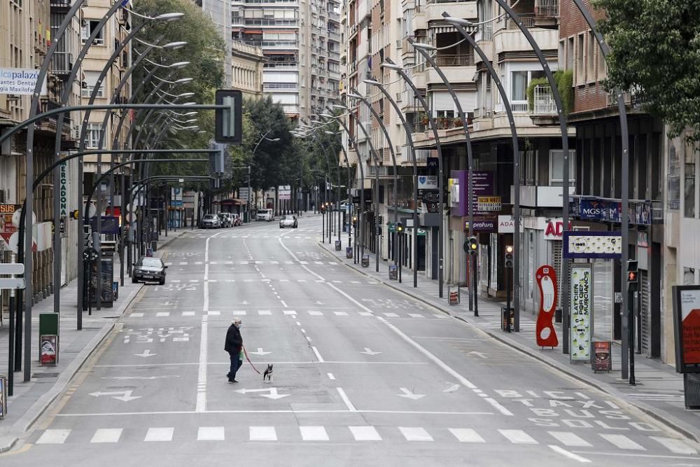 La Gran Vía, prácticamente desierta. 1 de abril