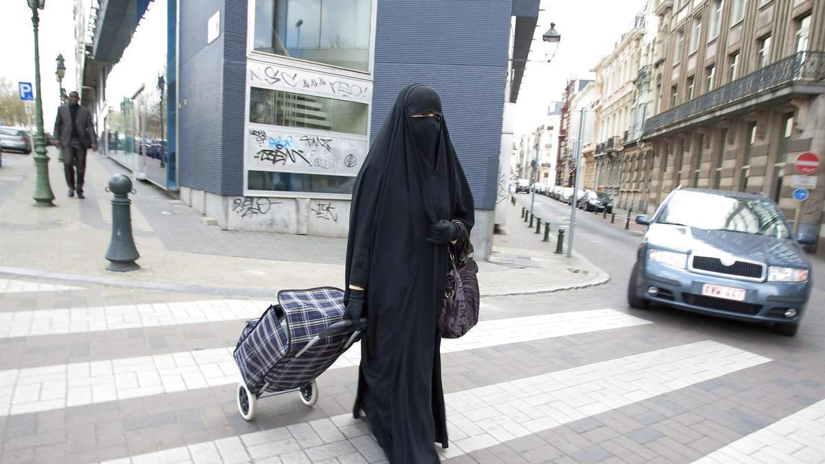 El Gobierno rechaza la prohibición del burka impulsada por Vox y PP