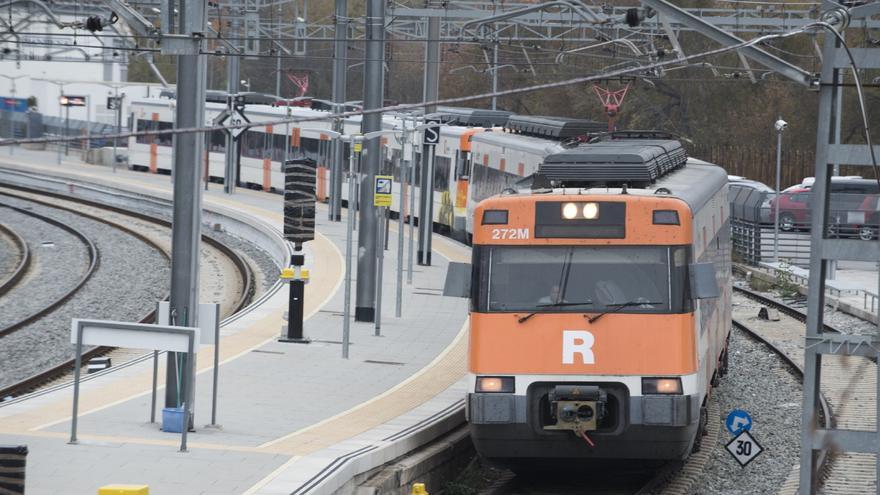 Els usuaris de Renfe poden adquirir des d&#039;aquest dijous els abonaments gratuïts de Rodalies i Mitja Distància