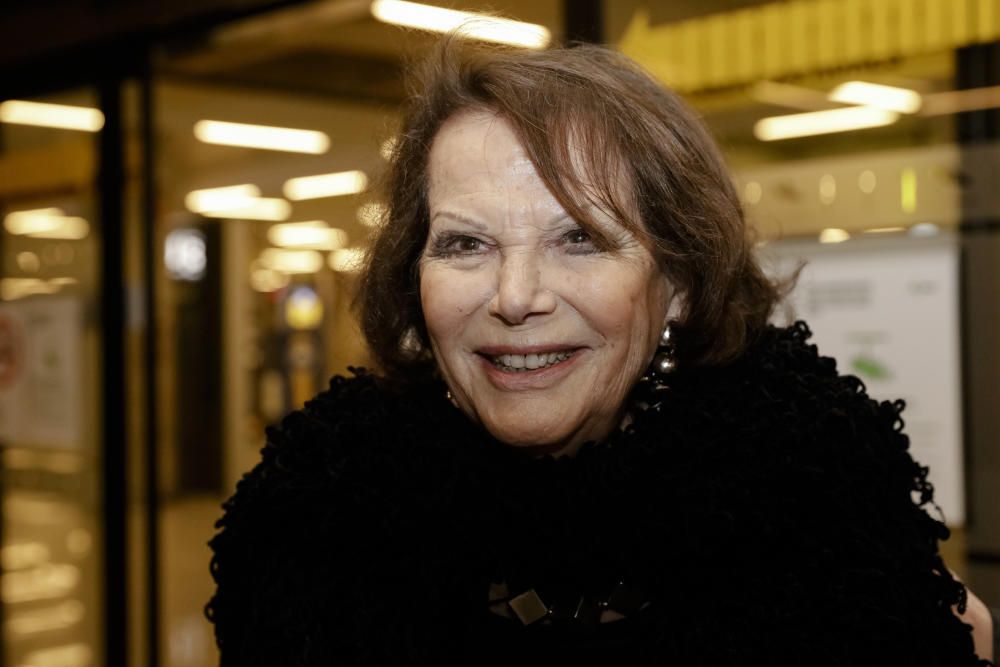 Claudia Cardinale llega al aeropuerto de Son Sant Joan