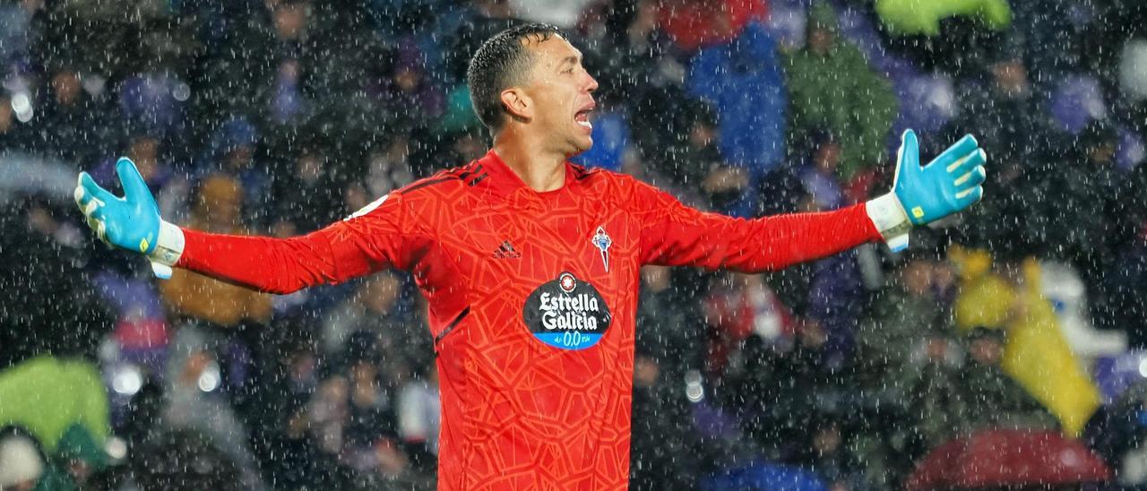 Marchesín se lamenta durante el partido.