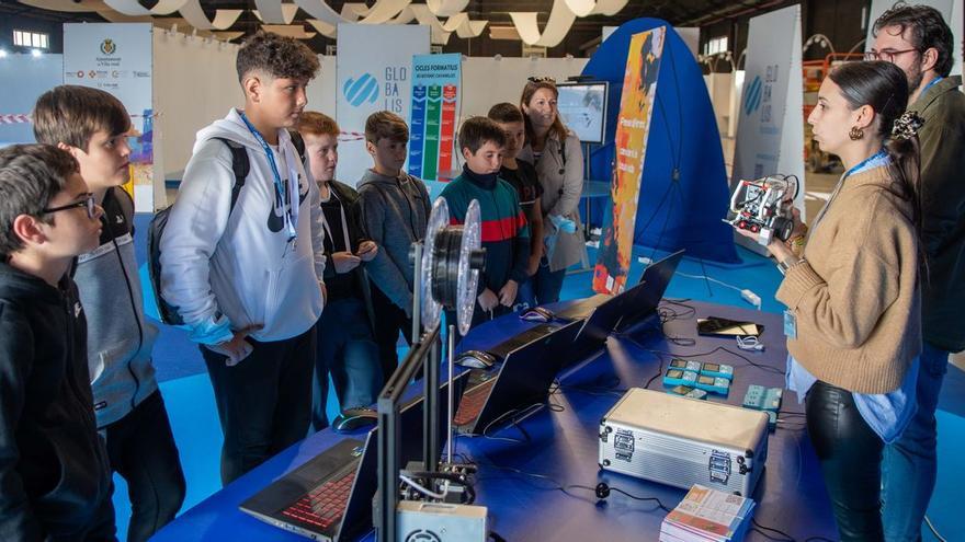 En el área de divulgación de la feria Destaca de Vila-real no faltan las experiencias de programación de robots.