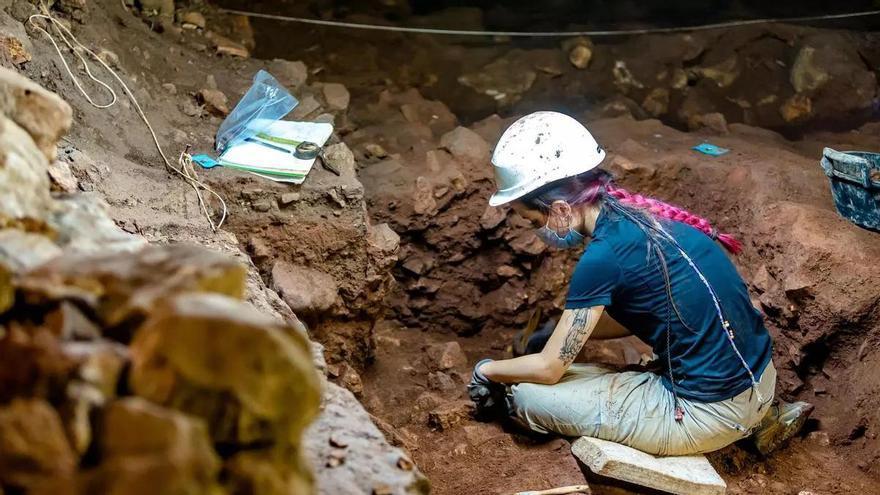 n en el MARQ sobre rituales funerarios y hallazgos de canibalismo en la Cova del Randero de Pedreguer