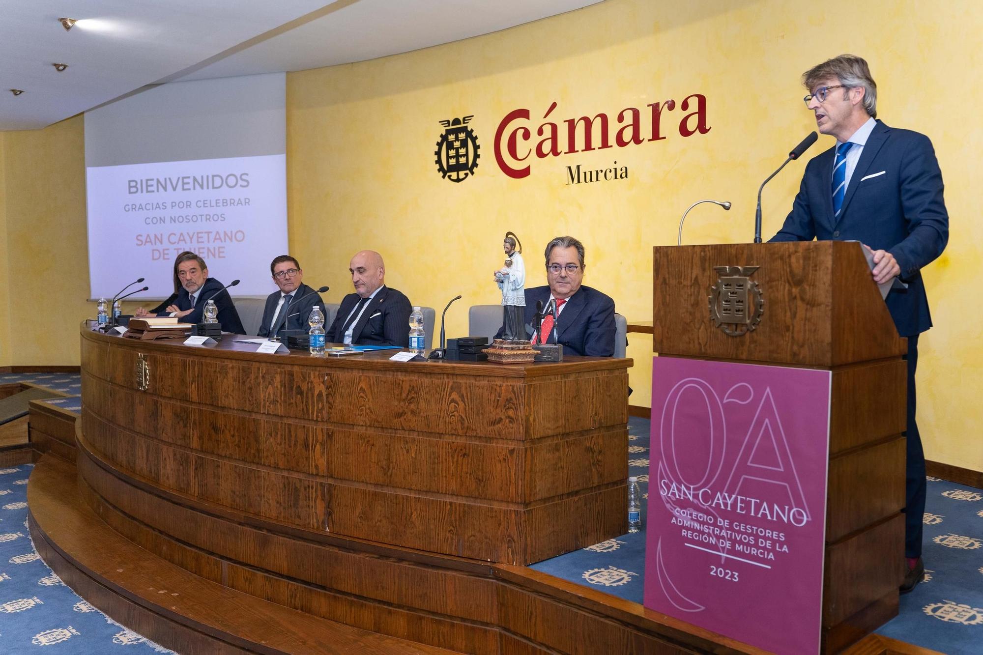 El Colegio de Gestores Administrativos de Murcia celebra patrón y distingue a nuevos colegiados