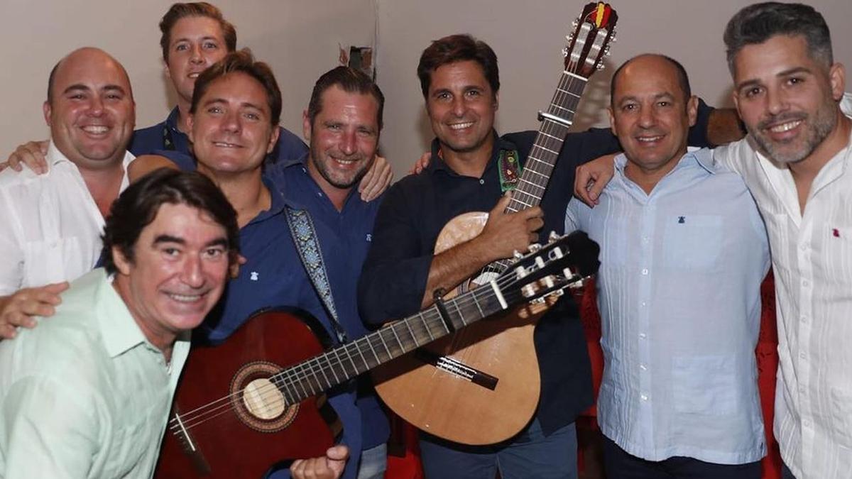 Fran Rivera, guitarrista y cantante del grupo Una y nos vamos que actúa en La Vilavella.