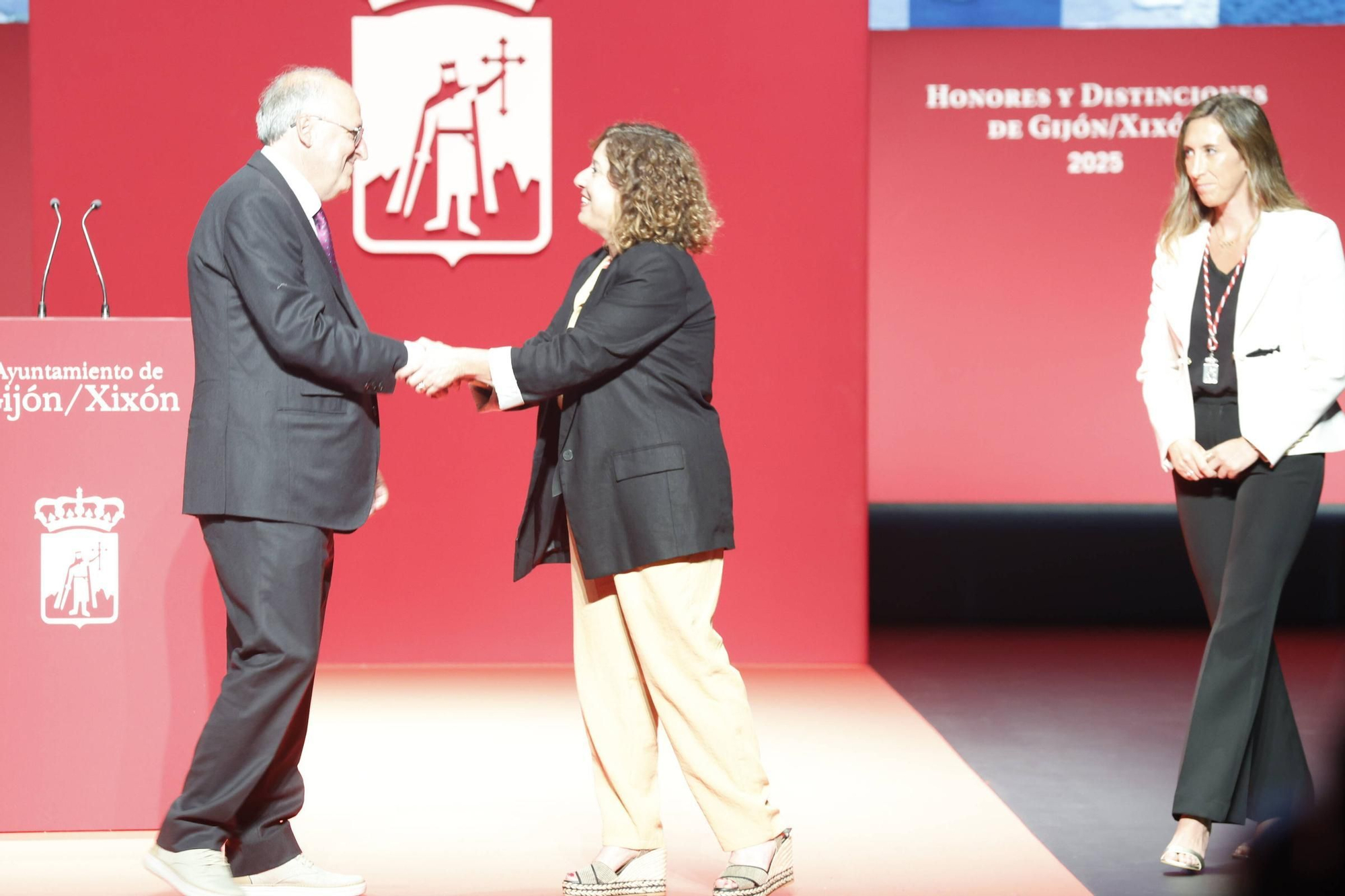 La entrega de medallas y distinciones de Gijón, en imágenes