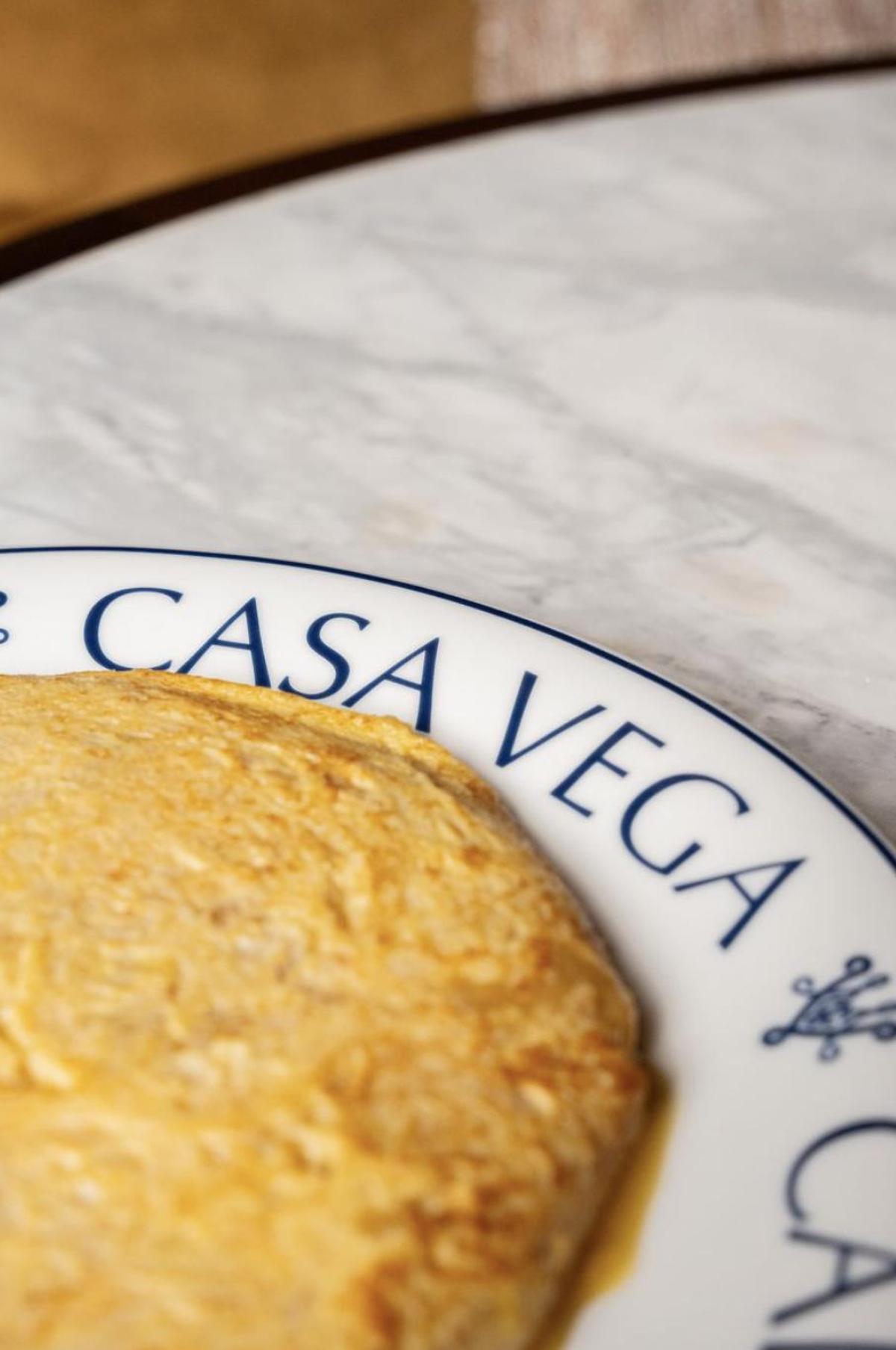 Esta tortilla de patatas ya es todo un icono de Salesas, en Madrid.